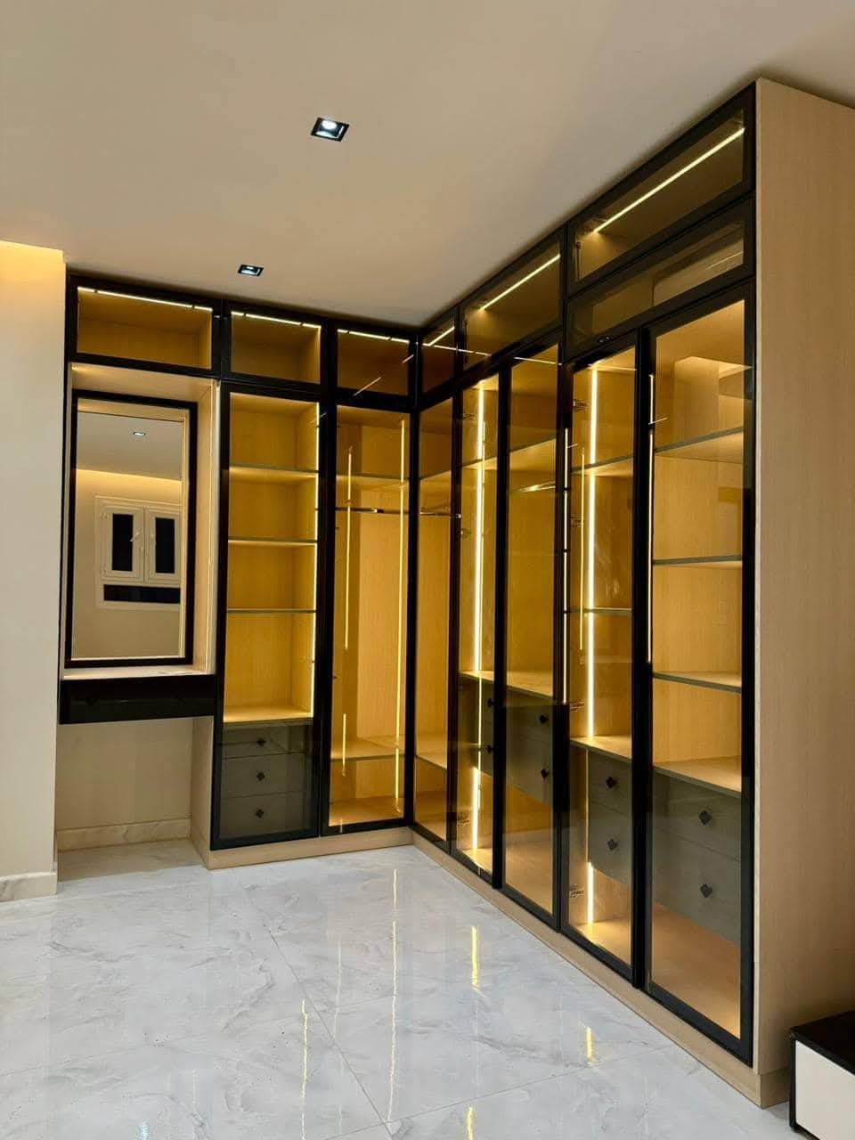 دولاب ملابس مرايا مودرن مع اضاءة LED